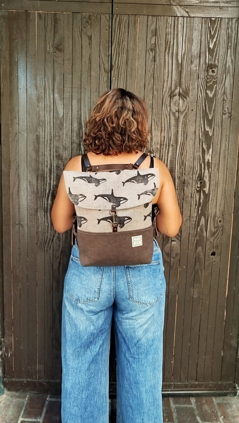 Mochila solapa "Orcas"
