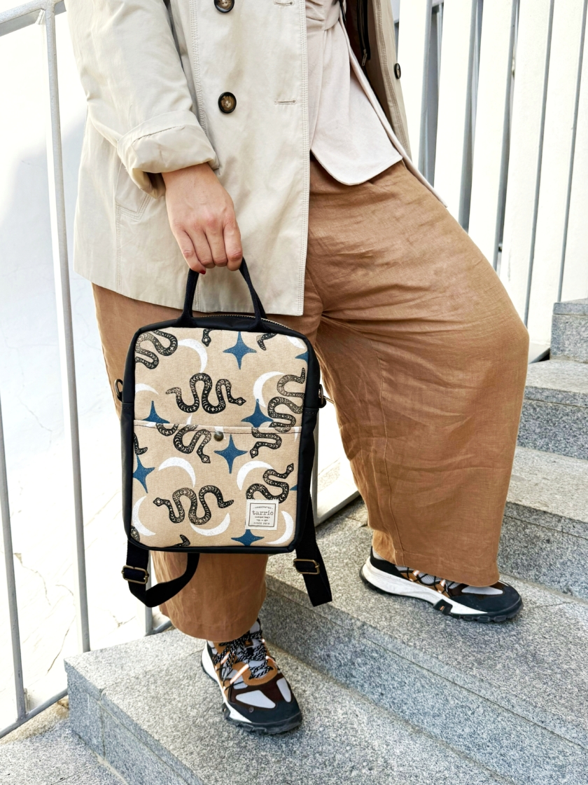Mochila Cubo "Serpientes y lunas"